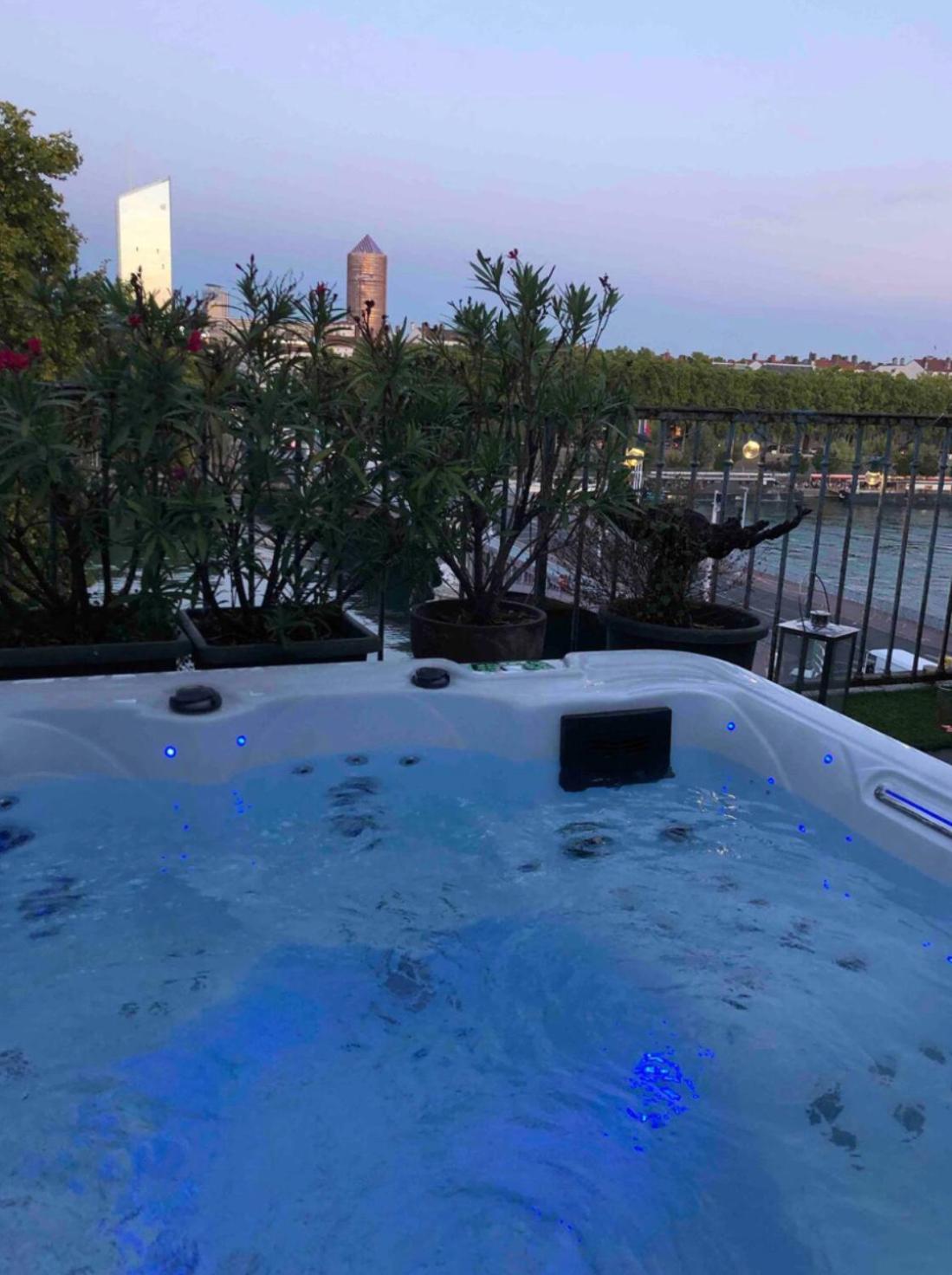 Ferienwohnung Coeur De Lyon Avec Terrasse Et Jacuzzi Exterior foto